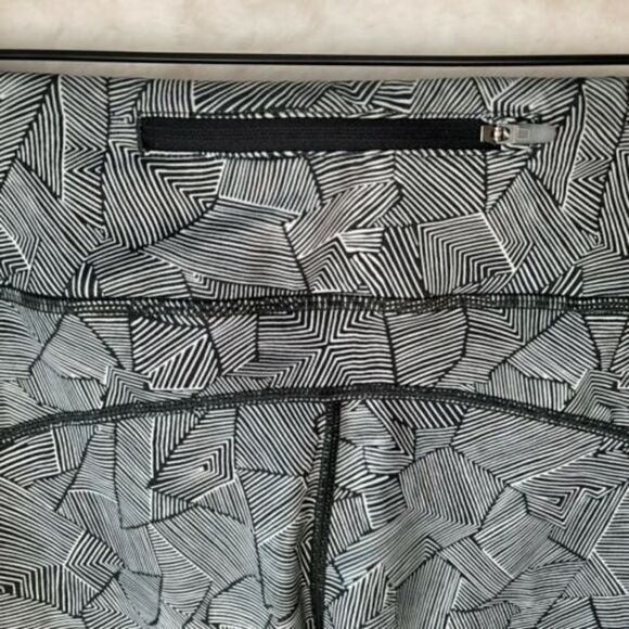 Nike Leggings Dri-Fit Capri Running Leggings Size Med Black and Gray Back Pocket - Picture 3 of 8